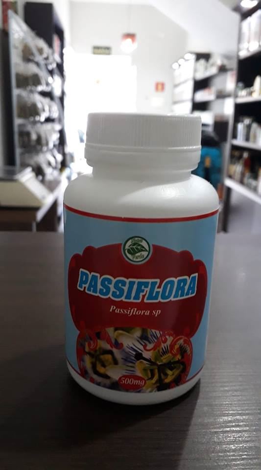 Benefícios da passiflora?

Rica em flavonoides, alcaloides e saparinas, a passiflora é capaz de agir no sistema nervoso central rearranjando os neurotransmissores, ação que é capaz de relaxar tensões musculares, diminuir a pressão arterial e melhorar a respiração. Além disso, suas substâncias também controlam a produção de serotonina, hormônio responsável pela sensação de bem estar.

Portanto, é p... Ver mais