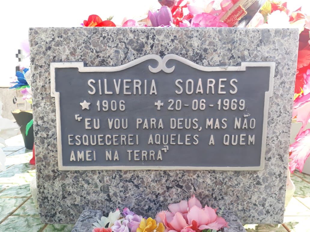 Túmulo Silverinha – “Santa”