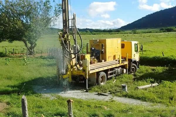 Perfuração de Poços - Semi Artesiano e Mina Natural