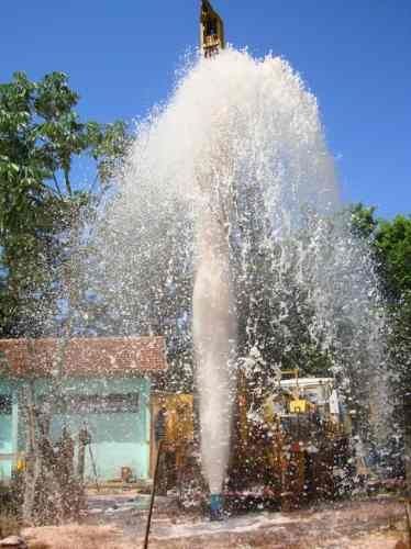 Perfuração de Poços - Semi Artesiano e Mina Natural