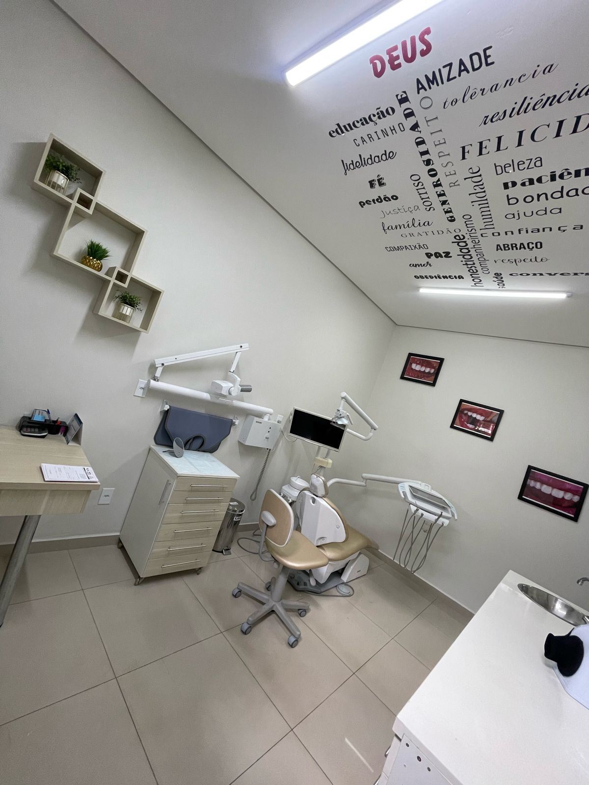 Consultório Odontológico Dr. Alex Henrique Avelar
