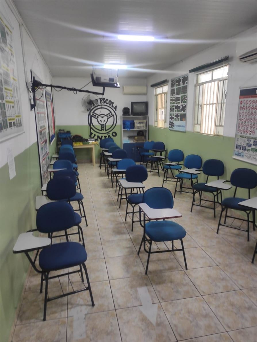 Sala de aula ampla, com conforto e com tecnologia para aulas teóricas!