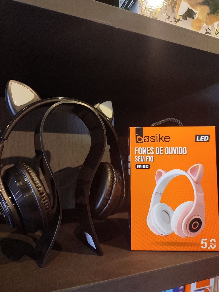 Fone Bluetooth com orelha de gatinho! 🐱 R$140,00 à vista ou 5 x R$30,00