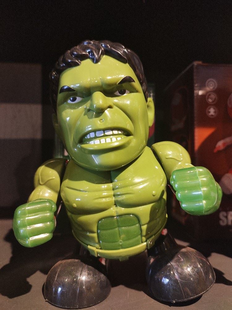 Robô Hulk 🤖
Canta e dança 😃
R$80,00