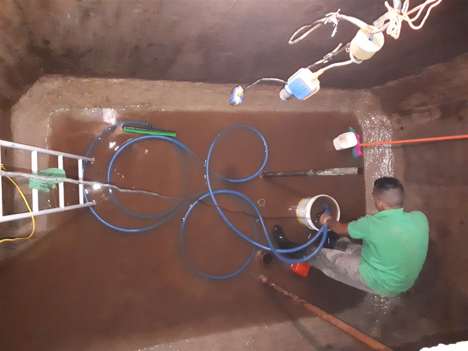 Higiplim  limpeza de caixa de empresa.