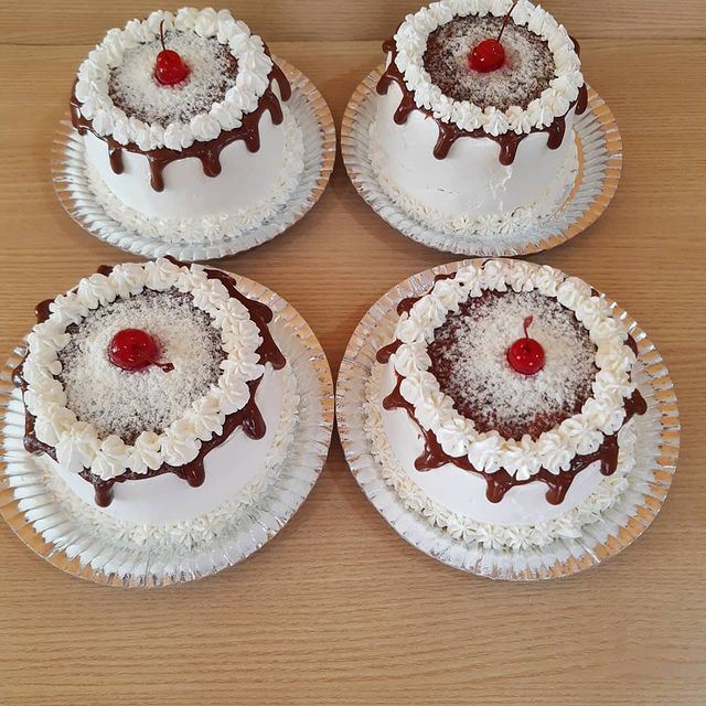 Mini bolo Nutella com ninho e cereja