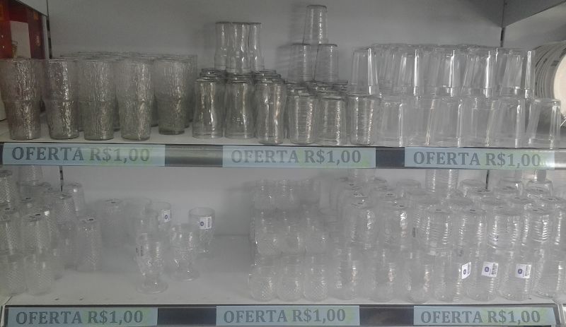 A feirinha de Copos voltou tudo por apenas R$ 1,00