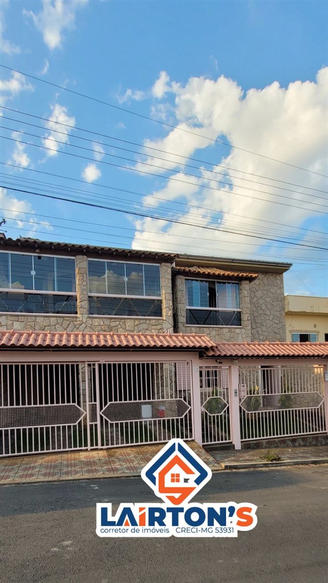 LAIRTON'S CORRETOR DE IMOVEIS CRECÍ-MG F.53931 CONTATE-NOS 35 99872 2266. 

Você quer vender ou adquirir seu imóvel, URBANO-COMERCIAL-RURAL, Nós temos a solução!!!

☆☆☆ IMÓVEL DE ALTO PADRÃO ☆☆☆

☆☆☆ VALOR $ 1.1 MILHÕES ☆☆☆

☆☆☆ EXCLUSIVIDADE ☆☆☆

CASA A VENDA BAIRRO HONDURAS MEGA OPORTUNIDADE P/ VOCÊ ADQUIRIR O IMÓVEL DE SEUS SONHOS!

LOCAL DE MEGA VALORIZAÇÃO.

☆ Terreno 310 M²
☆Área Construída 290 M²
☆ 2 Portões Eletrônicos C/ 2 Portões Social 
☆ Garagem P/ 2 Carros 
☆ Dispensa Ao Lado Da Garagens 
☆ Sala De Estar Maguinifica 
☆ Entrada Independente 
☆ Sacadas Exuberantes C/ Vitros De Proteção 
☆ Churrasqueira Na Sacada Fantástica 
☆ A Vista Das Sacadas Simplesmente Linda E Exuberantes 
☆ Sala De Estar Maguinifica 
☆ 3 Dormitórios Sendo 1Suite,C/ Banheira Dupla De Hidromassagem  C/ Vista Panorâmica De Dentro Dormitório
☆ Todos Dormitórios C/ Moveis Planejados 
☆ Banheiro Social Lindo 
☆ Copa E Cozinha Conjugada Estilo Americano C/Moveis Planejados. 
☆ Escritório Comercial 
☆ Piso De Granito 
☆ Piso C/ Taboas De Óleo Bálsamo,Madeira De Lei 
☆ Portas E Portas Óleo Bálsamo 
 
☆☆☆ EDICULA ☆☆☆
☆ Dormitório C/ Suíte 
☆ Cozinha Ampla C/ Moveis Planejados 
☆ Lavanderia Ampla Coberta 
☆ Energia Solar 
☆ Aquecedor Solar 

O IMÓVEL DE SEU SONHO COM PREÇO QUE CABE NO SEU BOLSO!!!