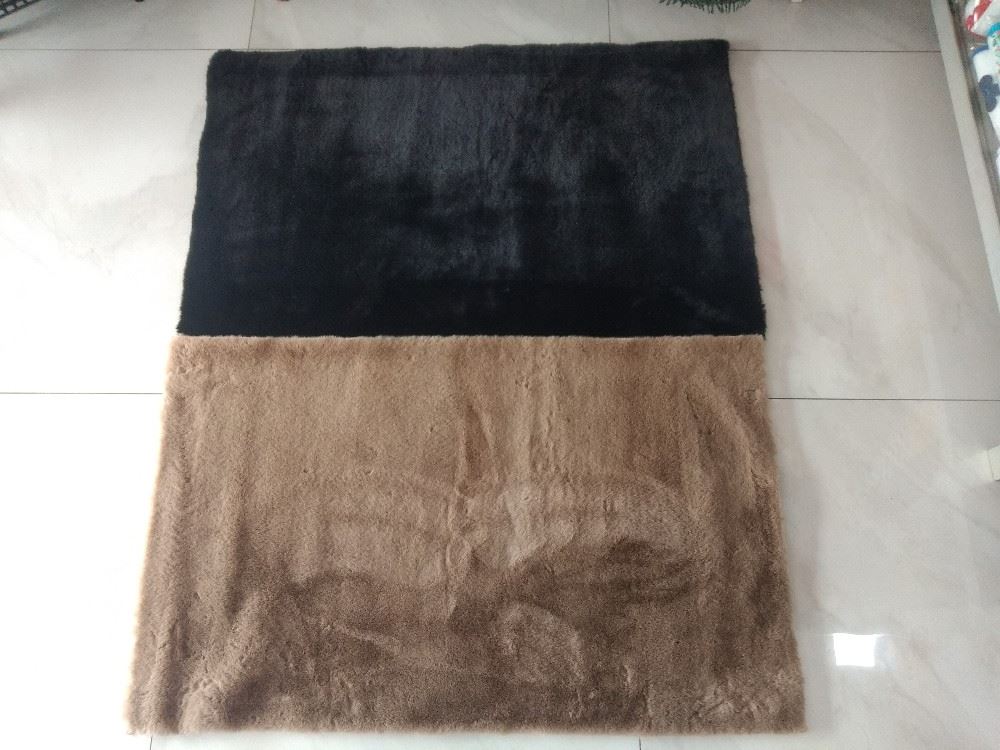Tapetes de pelo de coelho Tam 1,00x0,60 cm 
R$149,90