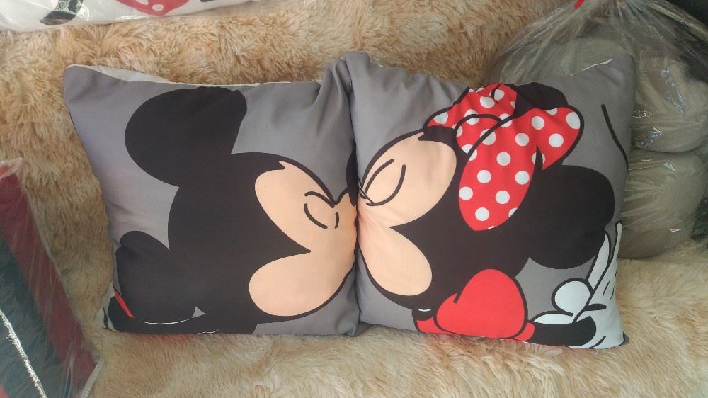 Capa de almofada Mickey e Minie
R$40,00 o par 