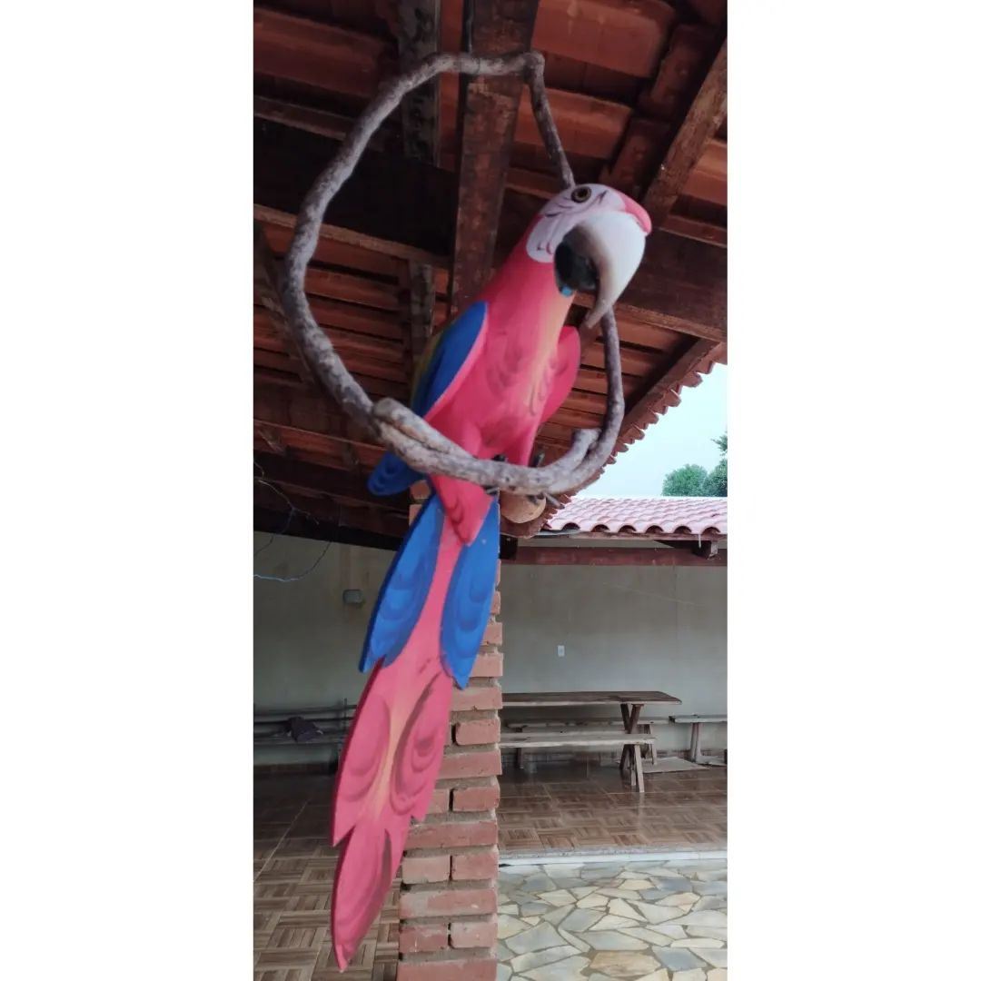 Aqui na L&C Enxovais você encontra lindos pássaros em madeira para decorar seu ambiente