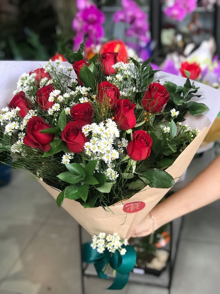 Buquê de 12 rosas vermelhas 🌹 


