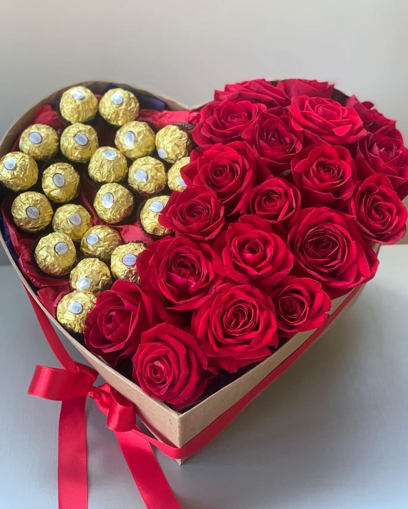 Para os apaixonados , rosas e chocolates combinada perfeita 