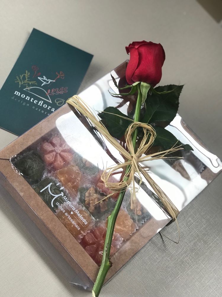 Doce cristalizado mais rosa 🌹 
Linda opção 💕
