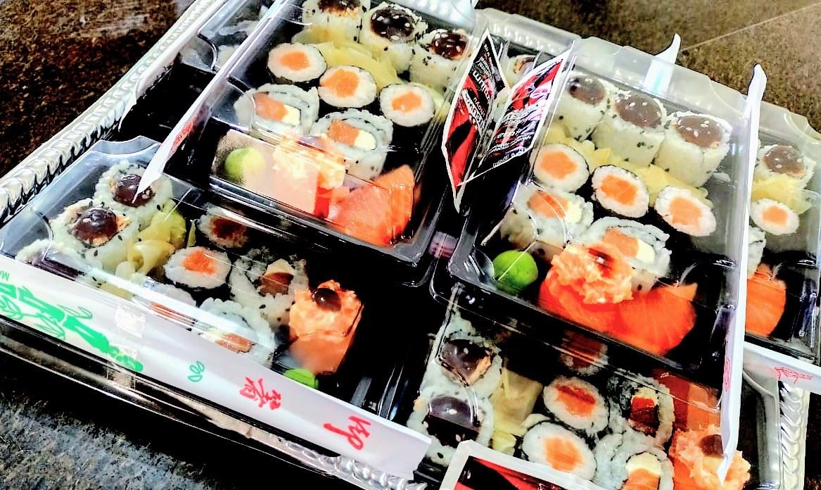 Deck sushi agora está com novidade 😱

Agora você encontra nossas deliciosas BANDEJINHAS no supermercado novo lago com aquele precinho que cabe no seu bolso 🍱🥢😉
Corra e garanta a sua. 
Até às 20h00 no novo lago supermercados 😌

#qualidade #preçojusto
#novolago #decksushi