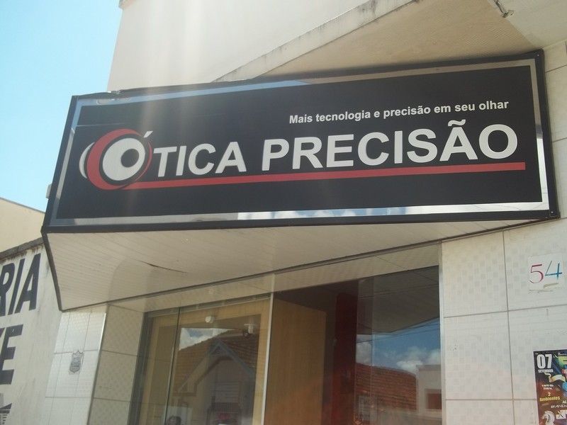 Ótica Precisão.