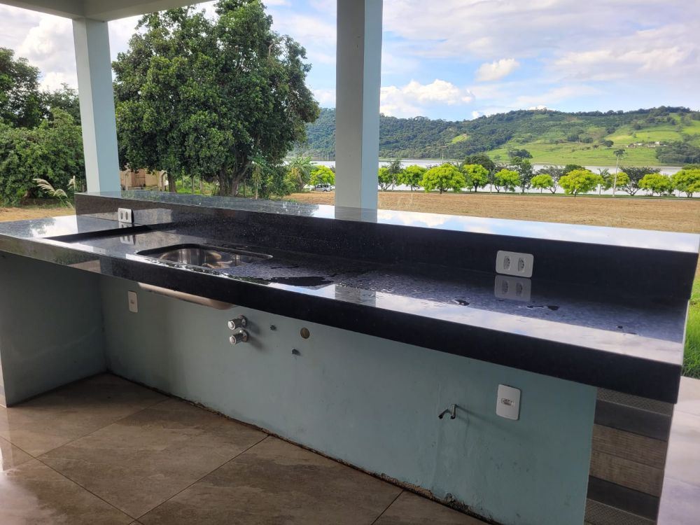 A casa própria é o sonho de muitas pessoas. É um lugar onde podemos nos sentir seguros e acolhidos. Se você está pensando em comprar uma casa, não desista, nós estamos aqui para te ajudar!

Casa a venda no Chacreamento Parque do Lago

Projeto no estilo colonial em fino acabamento

Localizada a 8km de Carmo do Rio Claro, sendo 5km de asfalto. 

- Terreno 1.000,00m2
- Área construída 140,00m2
- 3 quartos sendo 1 suíte 
- Cozinha americana
- Sala de estar
- Banheiro social
- Área gourmet completa 
- Lavabo externo

Investimento $520.000,00