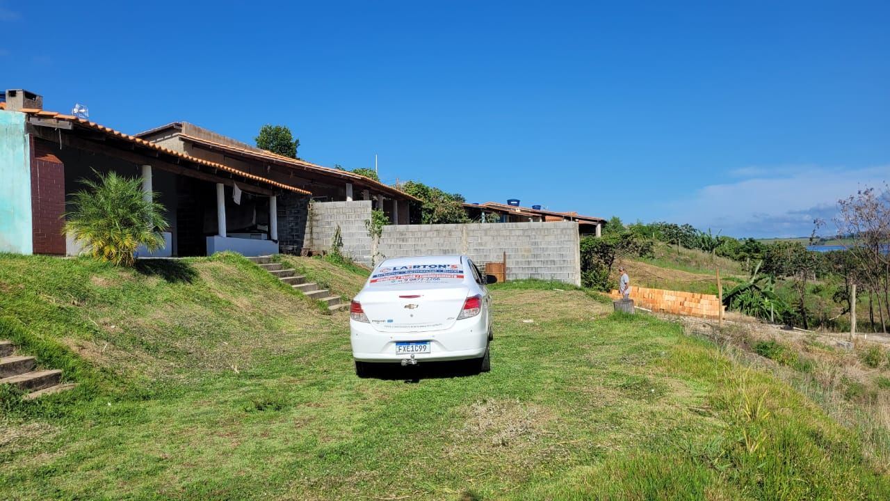 Rancho a venda á 28 Km (21 Km asfaltado) de Carmo do Rio Claro, ás margens do Lago de Furnas.

O local perfeito para você, familiares e amigos descansarem do stress diário, podendo realizar uma pesca tranquila e recheada de belas paisagens do Mar de Minas.
 
- TERRENO 800m²/124m² de área construída
- Área Gourmet 
- Cozinha ampla
- 3 Quartos
- Banheiro Social 
- Acesso ao lago de furnas para embarque e desembarque
- Ótimo pesqueiro para férias com a família
- Energia Elétrica 
- Poço Artesiano

Localização: Condomínio Barra Grande, Bairro dos Ferreiras em Carmo Do Rio Claro. 

Investimento: R$400.000