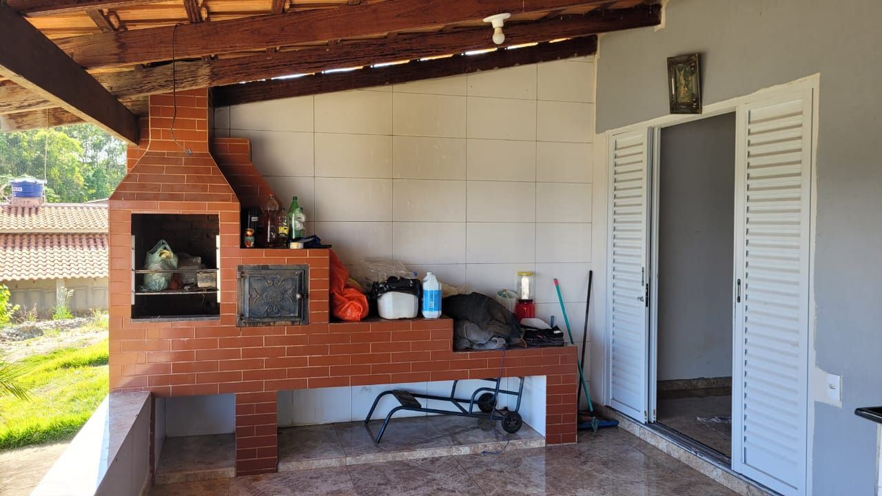Rancho a venda á 28 Km (21 Km asfaltado) de Carmo do Rio Claro, ás margens do Lago de Furnas.

O local perfeito para você, familiares e amigos descansarem do stress diário, podendo realizar uma pesca tranquila e recheada de belas paisagens do Mar de Minas.
 
- TERRENO 800m²/124m² de área construída
- Área Gourmet 
- Cozinha ampla
- 3 Quartos
- Banheiro Social 
- Acesso ao lago de furnas para embarque e desembarque
- Ótimo pesqueiro para férias com a família
- Energia Elétrica 
- Poço Artesiano

Localização: Condomínio Barra Grande, Bairro dos Ferreiras em Carmo Do Rio Claro. 

Investimento: R$400.000