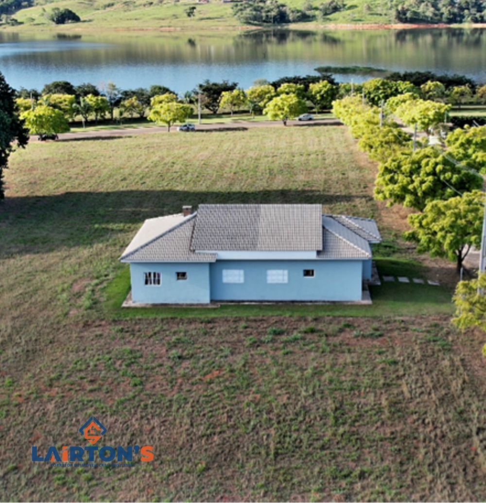CASA A VENDA NO CHACREAMENTO PARQUE DO LAGO.

☆☆☆ EXCLUSIVIDADE ☆☆☆

☆☆☆ ACEITA PERMUTA☆☆☆

☆☆☆ ÁREA DE ALTA VALORIZAÇÃO ☆☆☆

☆ PRÓXIMO AO LAGO DE
  FURNAS C/ EMBARQUE 
  DESEMBARQUE BARCOS,
 JET SKI, LANCHAS ETC.

☆☆☆ VALOR $ 520.MIL ☆☆☆

PROJETO NO ESTILO COLONIAL EM FINO ACABAMENTO!

LOCALIZADA A 8 KM DE CARMO DO RIO CLARO SUL DE MINAS, SENDO 5 KM DE ASFALTO.

☆ Terreno 1.000 M²
☆ Área Construída 140.M²
☆ 3 Dormitórios Sendo 1 Suite 
☆ Cozinha Americana
☆ Sala De Estar Ampla 
☆ Banheiro Social 
☆ Piso De Porcelanato 
☆ Área Gourmet Completa C/
 Churrasqueira, Balcão De 
  Granito, 
☆ Lavabo Externo 
☆ 860 M² Área Livre 

Lairton's Corretor De Imóveis Creci-mg. Contate-nos 35 999 555 999 35 99872 2266.
https://www.instagram.com/reel/C69Y-HiuMyw/?igsh=azc1cHhnc3g4Mzg5