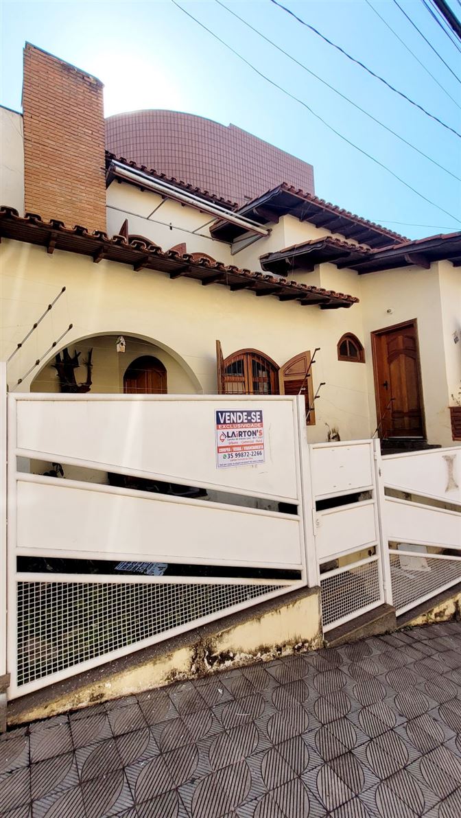 TRIPLEX DE ALTO PADRÃO A VENDA. CENTRO DE ALFENAS MG!

NEGÓCIO E OPORTUNIDADE DE OCASIÃO!

☆☆☆ EXCLUSIVIDADE ☆☆☆

☆☆☆ ALFENAS MG ☆☆☆

☆☆☆ ÁREA DE ALTA VALORIZAÇÃO ☆☆☆

☆☆☆ VALOR $ 980.MIL ☆☆☆

☆ Terreno 250 M²
☆ Área Construída 277 M²

☆ Térreo

☆ Portão Eletrônico C/ 2 Entrada Social
☆ Garagem Ampla C/ Entrada Independente P/Sala De Estar
☆ Sala De Jantar Ampla
☆ Sala De TV
☆ Escadas Todas C/ Granito 
☆ Portais E Portas Todos De  Madeiras De Alta Qualidade 
☆ Janelas De Madeiras Alta  Qualidade 
☆ Banheiro Social 
☆ Dormitório C/ Suíte 
☆Escritório Comercial 
☆ Sala De Espera C/ Lavabo
☆ Área Social
☆ Lavanderia Ampla Toda Coberta 
☆ Toda Murada 
☆ Quintal 

☆☆☆ SEGUNDO PAVIMENTO ☆☆☆

☆ 3 Dormitórios Sendo 1 C/ Suíte
☆ Lavabo
☆ Banheiro Social 
☆ Sacada C/ Vista Exuberante Da Cidade

☆☆☆ TERCEIRO PAVIMENTO ☆☆☆

☆ Área Gourmet Completa 
☆ Lavabo 
☆ Churrasqueira 
☆ Terraço Amplo

Lairton's Corretor De Imóveis Creci-mg f.53931. Contate-nos 35 99872 2266.