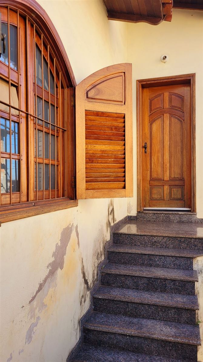 TRIPLEX DE ALTO PADRÃO A VENDA. CENTRO DE ALFENAS MG!

NEGÓCIO E OPORTUNIDADE DE OCASIÃO!

☆☆☆ EXCLUSIVIDADE ☆☆☆

☆☆☆ ALFENAS MG ☆☆☆

☆☆☆ ÁREA DE ALTA VALORIZAÇÃO ☆☆☆

☆☆☆ VALOR $ 980.MIL ☆☆☆

☆ Terreno 250 M²
☆ Área Construída 277 M²

☆ Térreo

☆ Portão Eletrônico C/ 2 Entrada Social
☆ Garagem Ampla C/ Entrada Independente P/Sala De Estar
☆ Sala De Jantar Ampla
☆ Sala De TV
☆ Escadas Todas C/ Granito 
☆ Portais E Portas Todos De  Madeiras De Alta Qualidade 
☆ Janelas De Madeiras Alta  Qualidade 
☆ Banheiro Social 
☆ Dormitório C/ Suíte 
☆Escritório Comercial 
☆ Sala De Espera C/ Lavabo
☆ Área Social
☆ Lavanderia Ampla Toda Coberta 
☆ Toda Murada 
☆ Quintal 

☆☆☆ SEGUNDO PAVIMENTO ☆☆☆

☆ 3 Dormitórios Sendo 1 C/ Suíte
☆ Lavabo
☆ Banheiro Social 
☆ Sacada C/ Vista Exuberante Da Cidade

☆☆☆ TERCEIRO PAVIMENTO ☆☆☆

☆ Área Gourmet Completa 
☆ Lavabo 
☆ Churrasqueira 
☆ Terraço Amplo

Lairton's Corretor De Imóveis Creci-mg f.53931. Contate-nos 35 99872 2266.
