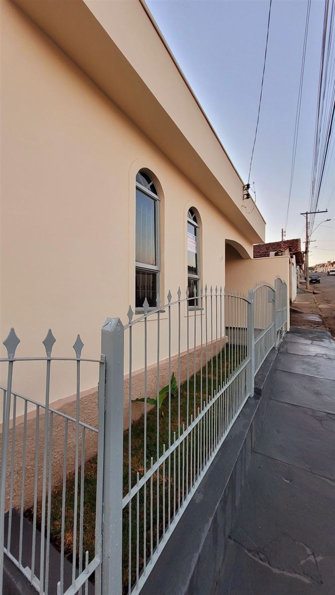 CASA A VENDA BAIRRO:SÃO BENEDITO. OPORTUNIDADE E NEGÓCIO DE OCASIÃO.PARA VOCÊ QUER SAIR DO ALUGUEL C/ PREÇO QUE CABE NO SEU BOLSO!

☆☆☆ EXCLUSIVIDADE ☆☆☆

☆☆☆ VEM QUE TEM! ☆☆☆

☆☆☆ ÁREA DE ALTA VALORIZAÇÃO ☆☆☆

☆Terreno 380 M²
☆ Área Construída 170 M²
☆ Portão Entrada Independente 
  P/ Edicula 
☆ Garagem Ampla
☆ Sala Ampla
☆ Corredor
☆ 3 Dormitórios 
☆ Banheiro Social 
☆ Sala De Jantar 
☆ Lavanderia Coberta 
☆ Área De Lazer 
☆ Cozinha Separada Ampla 
☆ 2 Dispensa 

☆☆☆ EDICULA ☆☆☆

☆ 1 Dormitório 
☆  Cozinha Ampla 
☆ Banheiro Social 
☆ Dispensa Pode Tornar 1
  Dormitório 
☆ Lavanderia Externa
☆ 3 Pés Jaboticaba Produzindo 
☆ 100 M² Área Livre 

LAIRTON'S CORRETOR DE IMOVEIS CRECÍ-MG F.53931. CONTATE-NOS 35 99872 2266
https://www.instagram.com/reel/C8py07RpbxN/?igsh=YWdnMGs5MnJ6M2Ro
https://www.instagram.com/reel/C9Z7aqeOjGM/?igsh=MTc4ZHl2aXZkbTR6dA==