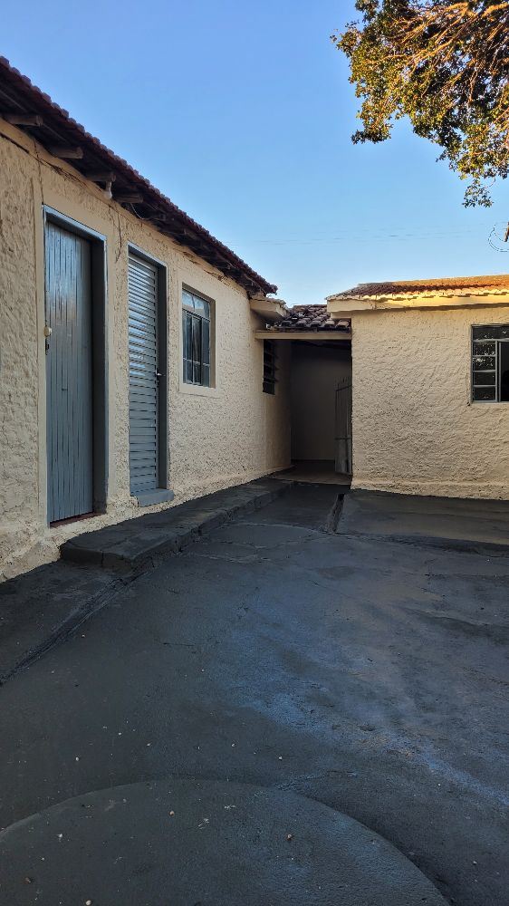 CASA A VENDA BAIRRO:SÃO BENEDITO. OPORTUNIDADE E NEGÓCIO DE OCASIÃO.PARA VOCÊ QUER SAIR DO ALUGUEL C/ PREÇO QUE CABE NO SEU BOLSO!

☆☆☆ EXCLUSIVIDADE ☆☆☆

☆☆☆ VEM QUE TEM! ☆☆☆

☆☆☆ ÁREA DE ALTA VALORIZAÇÃO ☆☆☆

☆Terreno 380 M²
☆ Área Construída 170 M²
☆ Portão Entrada Independente 
  P/ Edicula 
☆ Garagem Ampla
☆ Sala Ampla
☆ Corredor
☆ 3 Dormitórios 
☆ Banheiro Social 
☆ Sala De Jantar 
☆ Lavanderia Coberta 
☆ Área De Lazer 
☆ Cozinha Separada Ampla 
☆ 2 Dispensa 

☆☆☆ EDICULA ☆☆☆

☆ 1 Dormitório 
☆  Cozinha Ampla 
☆ Banheiro Social 
☆ Dispensa Pode Tornar 1
  Dormitório 
☆ Lavanderia Externa
☆ 3 Pés Jaboticaba Produzindo 
☆ 100 M² Área Livre 

LAIRTON'S CORRETOR DE IMOVEIS CRECÍ-MG F.53931. CONTATE-NOS 35 99872 2266
https://www.instagram.com/reel/C8py07RpbxN/?igsh=YWdnMGs5MnJ6M2Ro
https://www.instagram.com/reel/C9Z7aqeOjGM/?igsh=MTc4ZHl2aXZkbTR6dA==