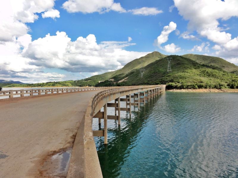 Sobre a Ponte Torta, ou Ponte do Poção. Foto de <a href="http://mapio.net/pic/p-9959676/" target="_blank">Mapio.net</a>