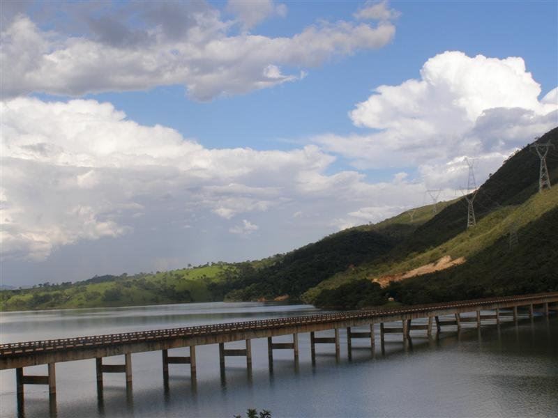 Ponte Torta, ou Ponte do Poção. Foto de <a href="http://mapio.net/pic/p-9959676/" target="_blank">Mapio.net</a>