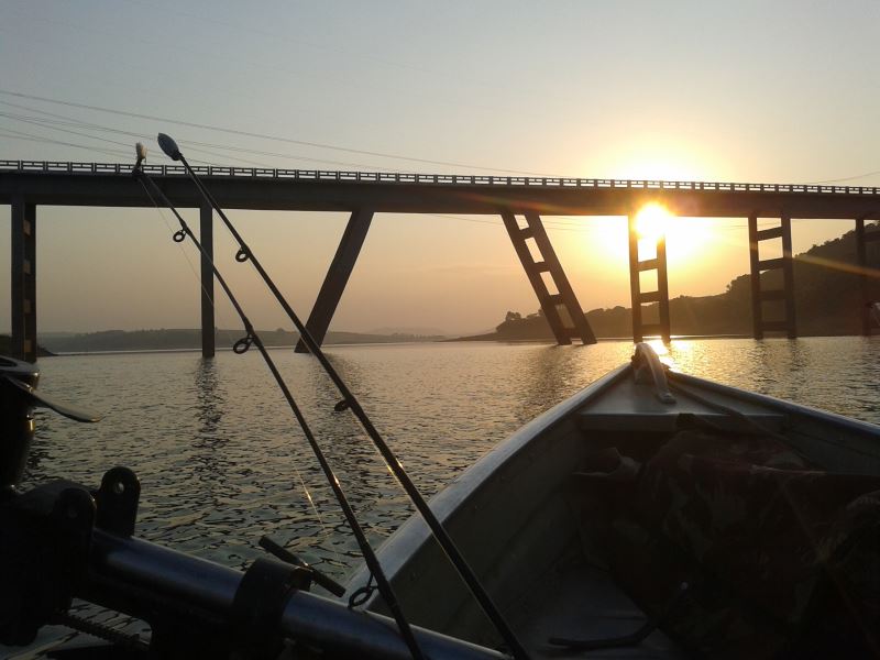 Sob a Ponte Torta, ou Ponte do Poção. Foto de <a href="http://mapio.net/pic/p-9959676/" target="_blank">Mapio.net</a>