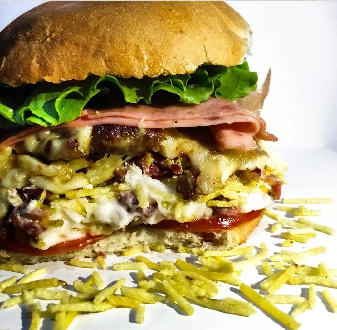 Hambúrguer caseiro da melhor qualidade é só aqui no Saulinho Lanches!!