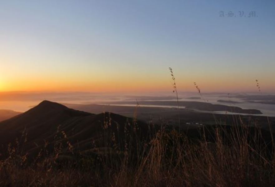 Pico São Gabriel visto de cima da Serra da Tormenta, Carmo do Rio Claro, MG