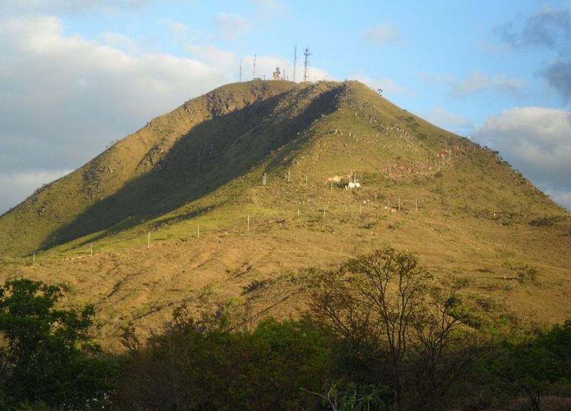 Serra da Tormenta vista a partir da rua Abraão Elias, Carmo do Rio Claro, MG